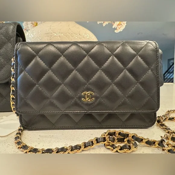 CHANEL Lambskin quilted wallet on chain black with gold hardware … - Picture 2 of 3